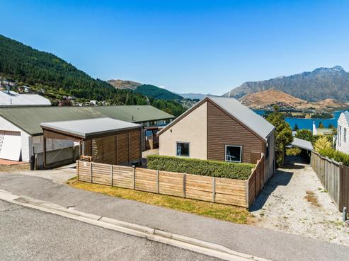 13A Avalon Crescent, Fernhill/Sunshine Bay