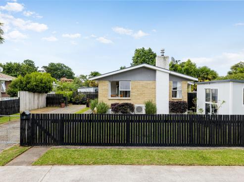 2 Creswell Place, Leamington