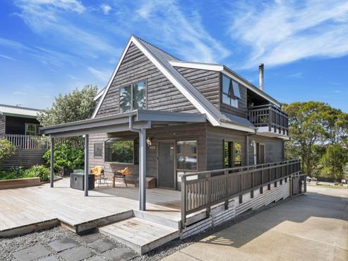 1313 Whangaparaoa Road, Army Bay