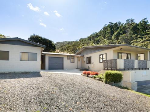 101 Collarbone Road, Thames