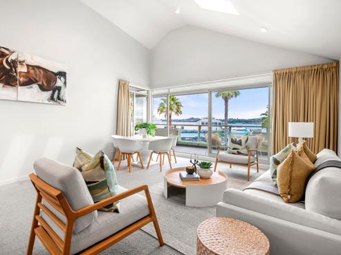 15/2 Queens Parade, Devonport