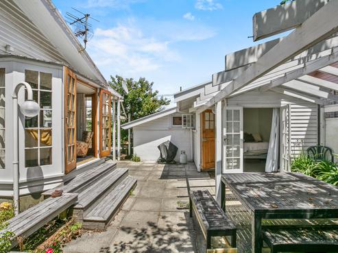 12 Mangorei Road, Strandon