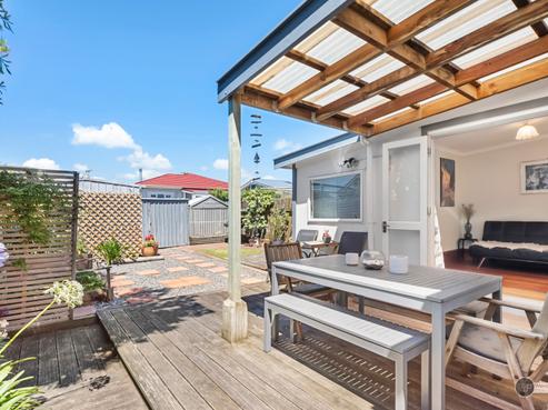 8 Beach Street, Petone