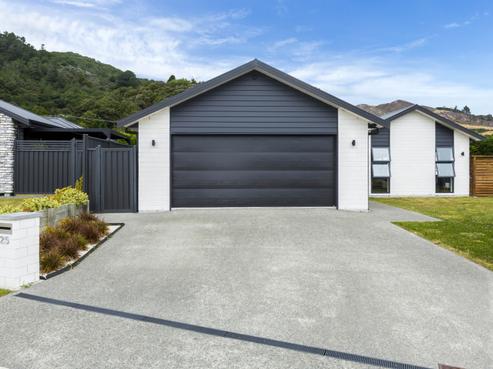 25 Salisbury Crescent, Trentham
