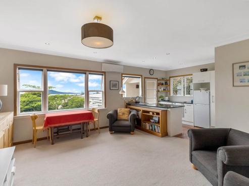2/93 East Coast Road, Castor Bay