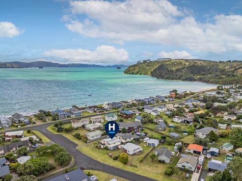 8 Oyster Drive, Cooks Beach