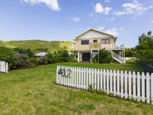 412 Ormond Drive, Mahia