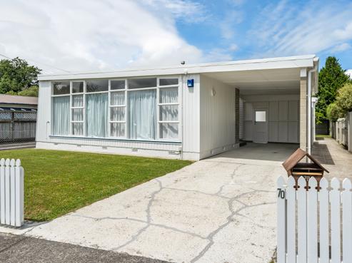 70 Queens Grove, Central Hutt
