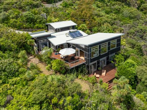 69 Piha Road, Piha
