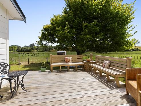 1083 Tarata Road, Inglewood