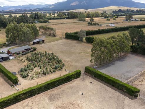 570 Foothills Road, Okuku