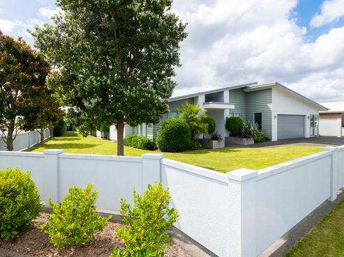 2 Fisher Place, Lytton West