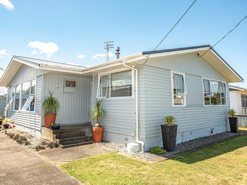82 Lincoln Road, Springvale