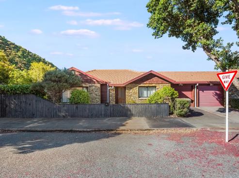 9 Makaro Street, Eastbourne