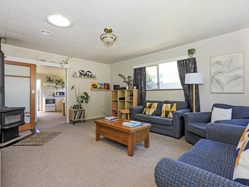 805 Willowpark Road South, Akina