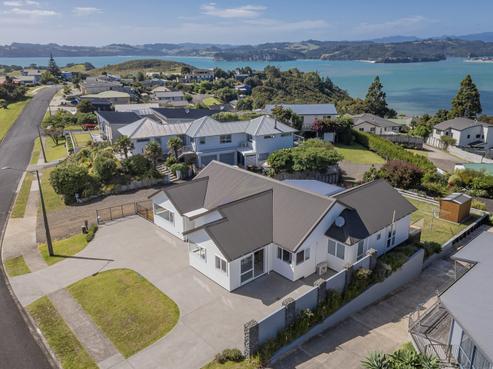 105 Centennial Drive, Whitianga