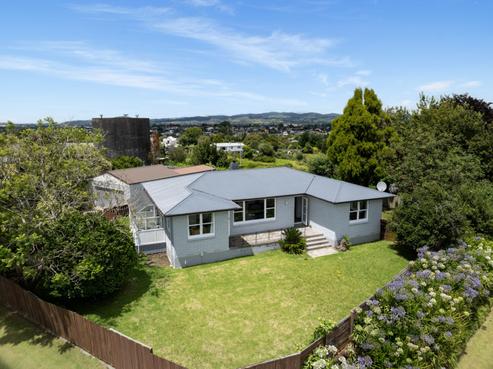 70 The Drive, Brookfield