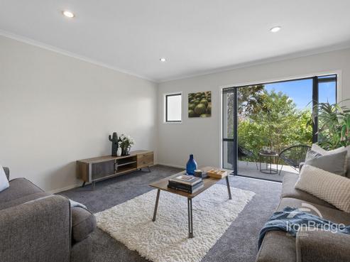 97 Fields Parade, Oteha