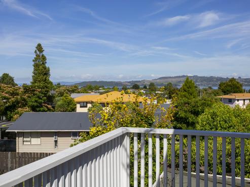 9 Holland Grove, Richmond Heights