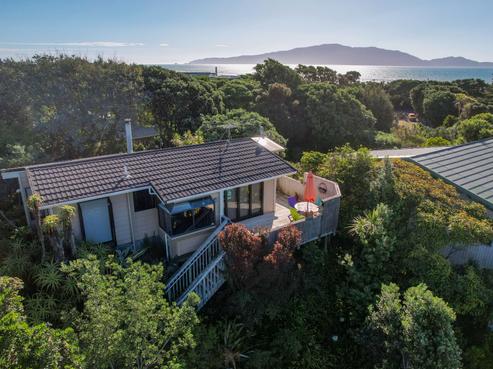 14 Hughes Street, Waikanae Beach