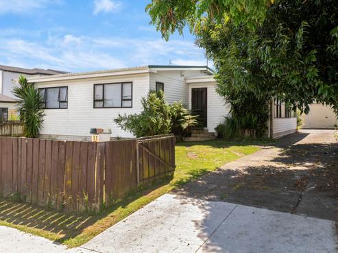 11 Graham Road, Conifer Grove