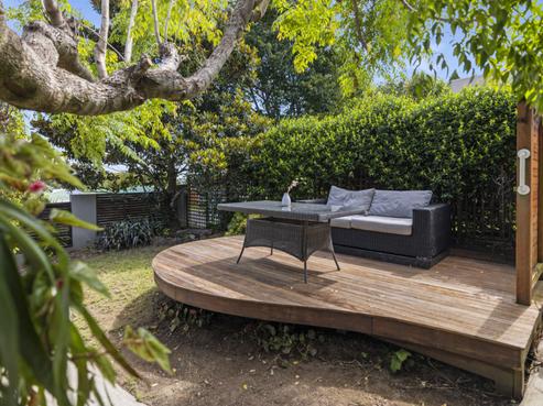 27 Robins Road, Judea