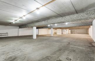 Standalone Road Front Warehouse