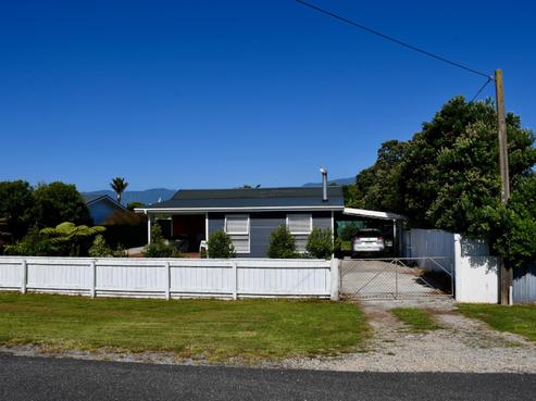 10 Hunter Street, Karamea