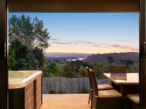 8 Santorini Rise, Bayview