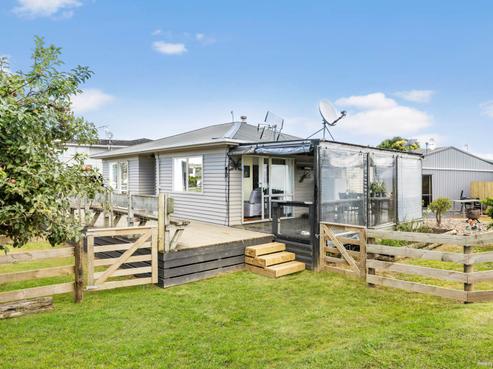 1209 East Coast Road, Whakatiwai