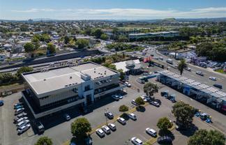 Full Floor with Huge Exposure!