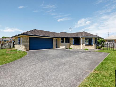 15 Farnham Close, Rototuna North