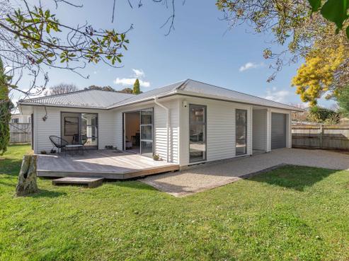 43 Esther Street, Martinborough
