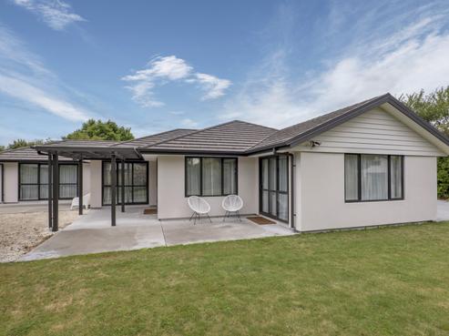 45 Banks Avenue, Dallington