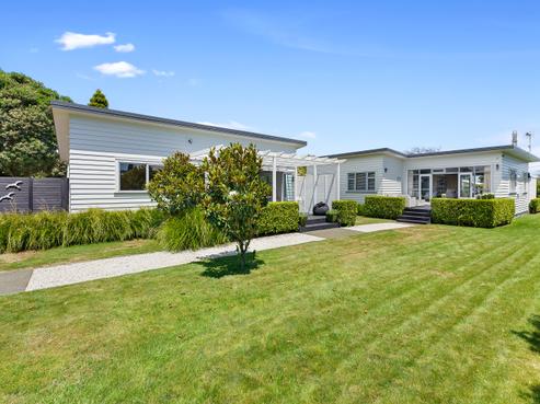 26 Rauparaha Street, Waikanae Beach