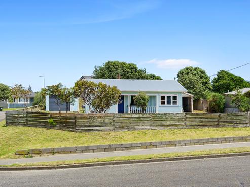 18 Waimea Road, Waikanae Beach