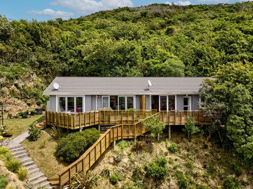 16 Voltaire Street, Karori