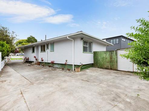 6 Finlow Drive, Te Atatu South