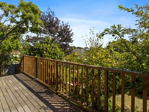 2 Hertnon Street, West End