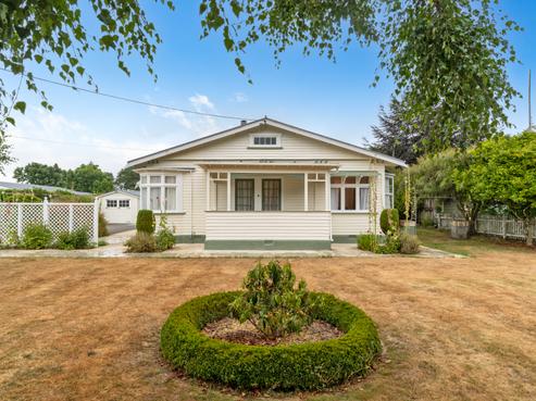 18 Kuratawhiti Street, Greytown