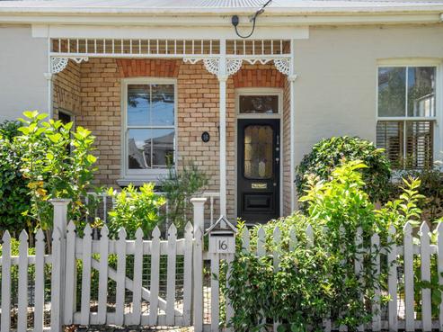 16 Hastings Parade, Devonport
