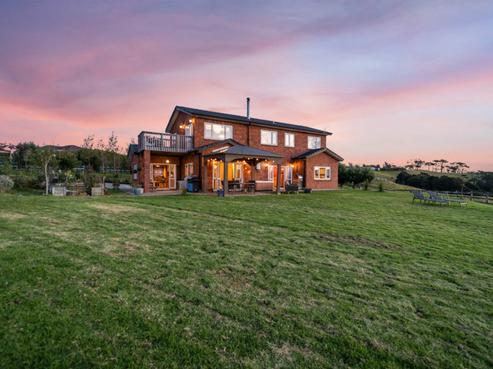 1096F Awhitu Road, Pollok