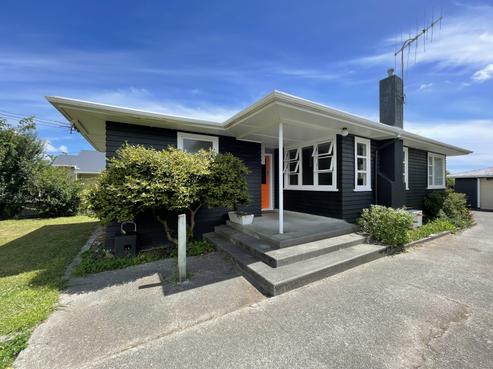 35 Aotaki Street, Otaki