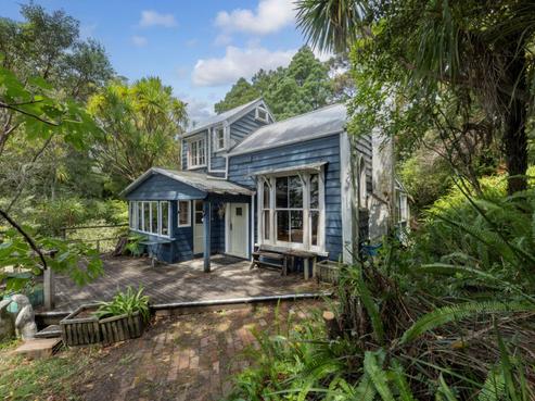 9 Wood Bay Road, Titirangi