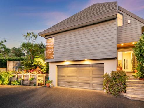 2/97 Beach Road, Castor Bay
