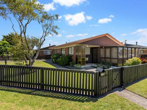2/38 Clevedon Road, Papakura