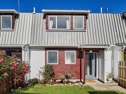 8F Montgomery Crescent, Clouston Park