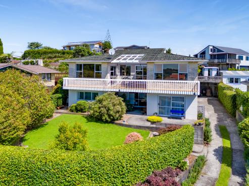 9 Saint Ives Grove, Whalers Gate