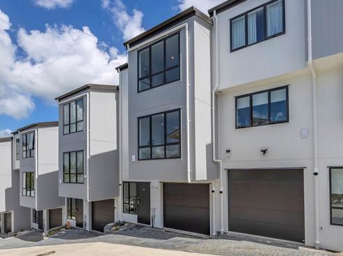 2/8 Sheehan Road, Te Atatu South