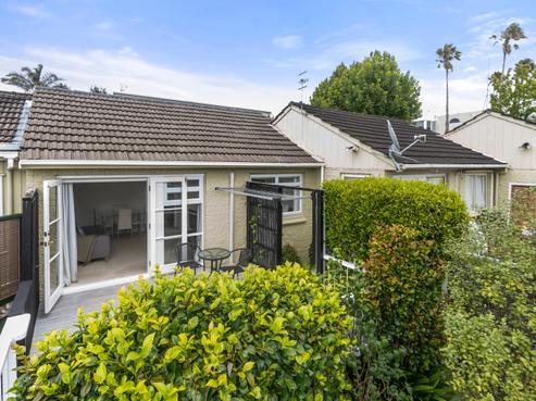 2/18 Sprott Road, Kohimarama